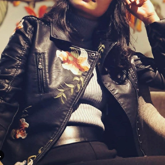 💐NWOT Fab Embroidered Studded Faux Leather - Picture 6 of 7